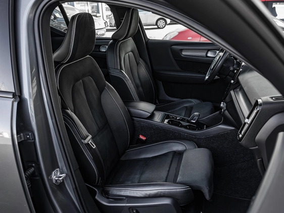 Volvo XC 40 cena 119900 przebieg: 147615, rok produkcji 2019 z Golub-Dobrzyń małe 781